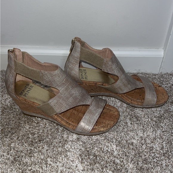 Donald J Pliner Wedge Sandal - Picture 3 of 13